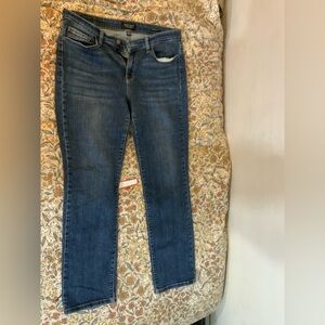 Judy Blue straight fit 13/31. Like New. Non-smoking home.